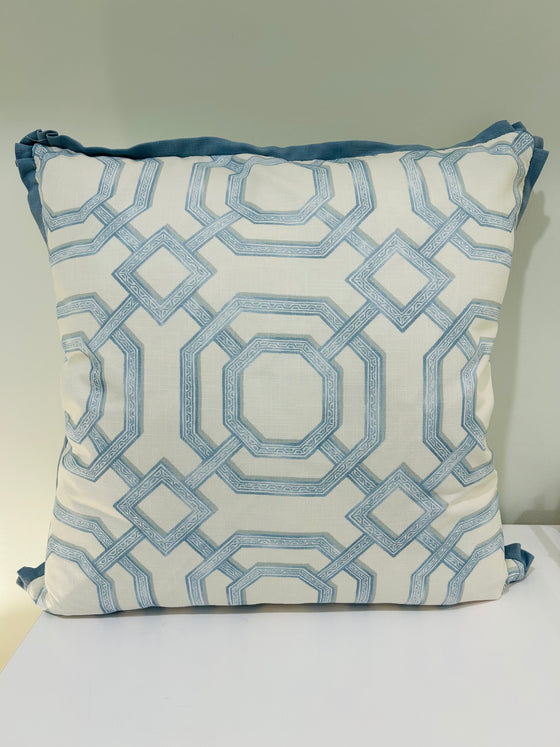 Gazebo Trellis Pillow w/ Cupcake Flange