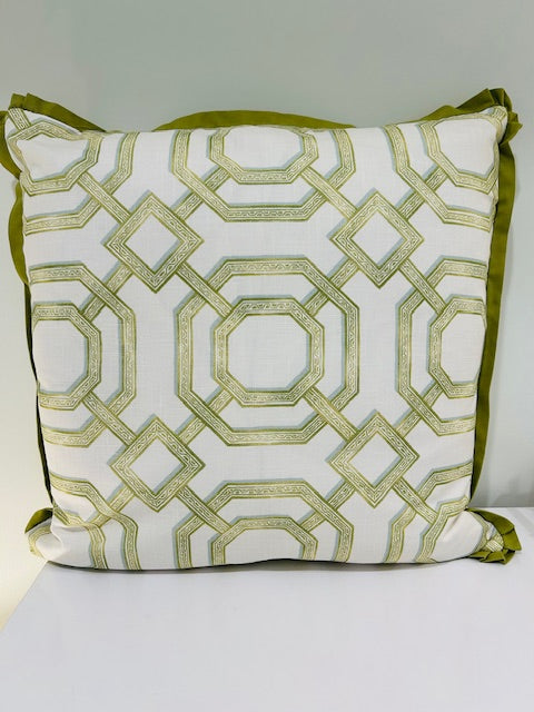 Gazebo Trellis Pillow w/ Cupcake Flange