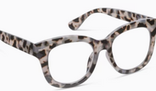  Center Stage Focus - Grey Tortoise